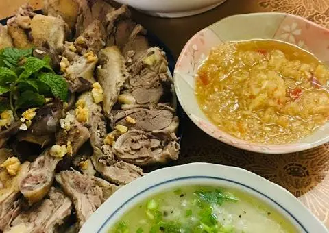 Hình ảnh Vịt xiêm nấu cháo nguyên con