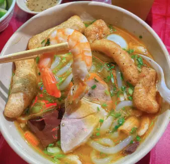 Hình ảnh Bánh canh cua tôm thố lớn