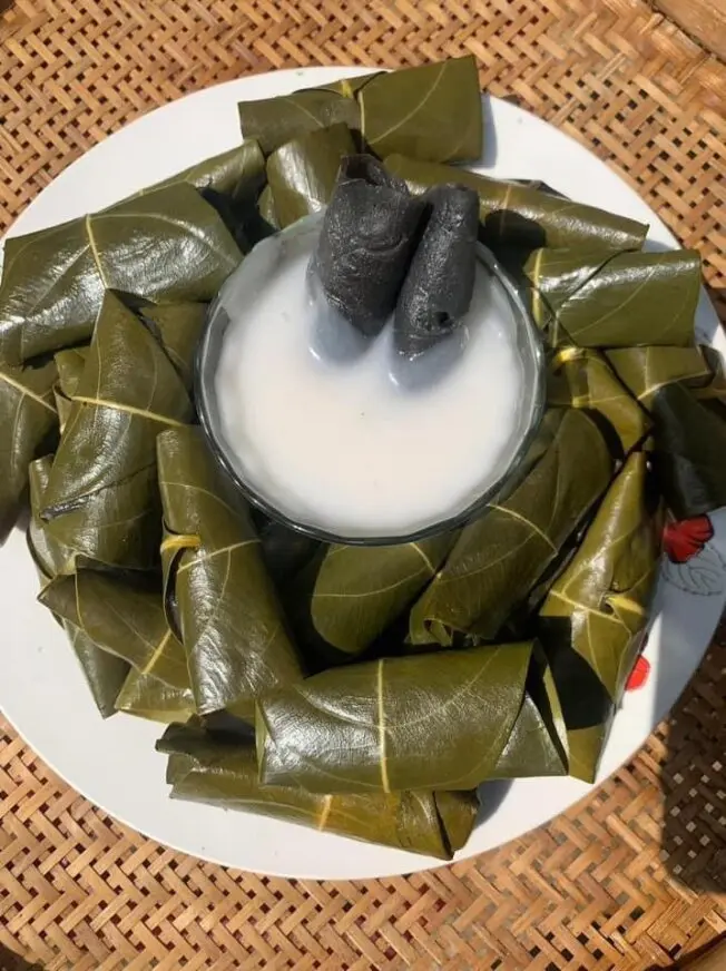 Hình ảnh Bánh lá mơ cuộn lá mít - phần 500g
