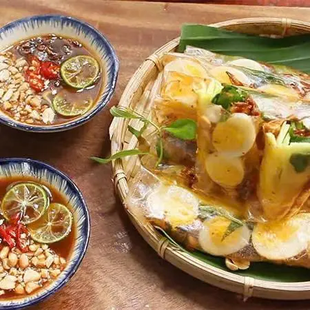 Hình ảnh Bánh tráng cuộn chấm sốt me