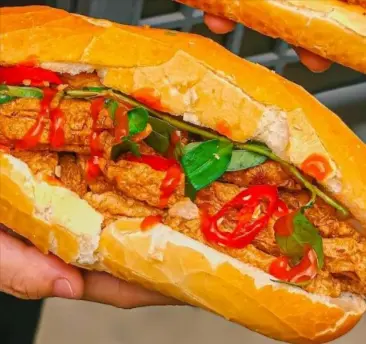 Hình ảnh Bánh mì chả cá thu