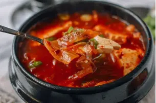 Hình ảnh Canh ngao kimchi