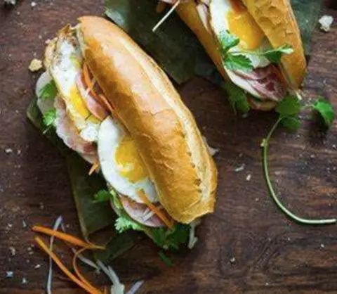 Hình ảnh Bánh mì thịt khìa - trứng