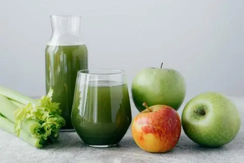 Hình ảnh Nước ép táo cần tây