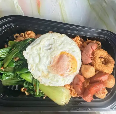 Hình ảnh Mì trộn full topping