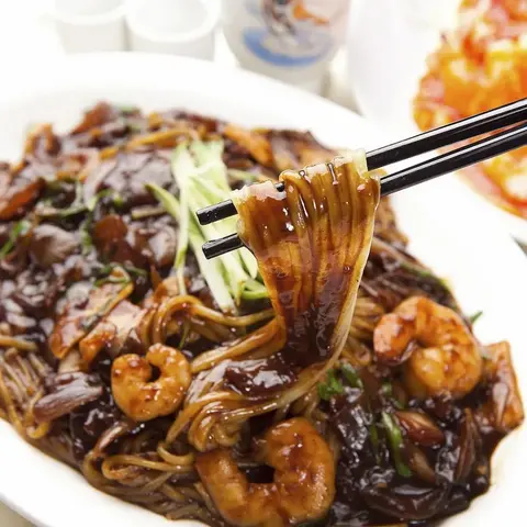 Hình ảnh Mì tương đen hải sản