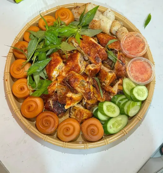 Hình ảnh Combo gà nướng nguyên con - 10 bánh bao