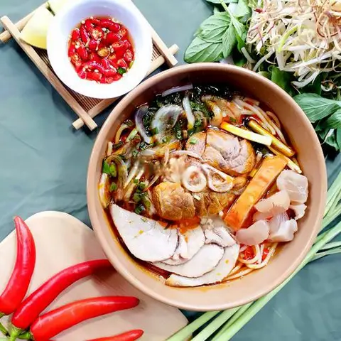Hình ảnh Bún bò nạm gân giò
