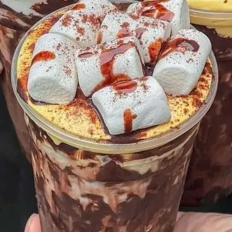 Hình ảnh Trà sữa socola kem quy bơ kẹo bông