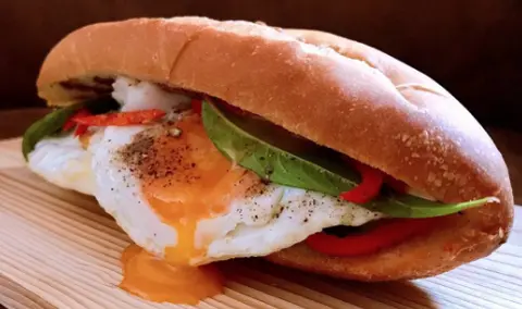 Hình ảnh Bánh mì pate ốp la
