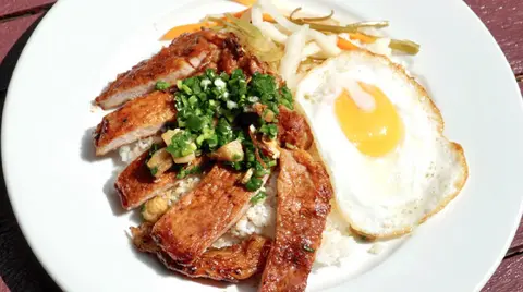 Hình ảnh Cơm tấm sườn trứng chiên