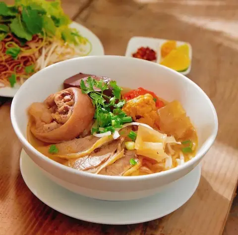 Hình ảnh BÚN BÒ GIÒ HEO THẬP CẨM