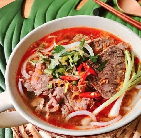 Hình ảnh Bún bò tái nạm