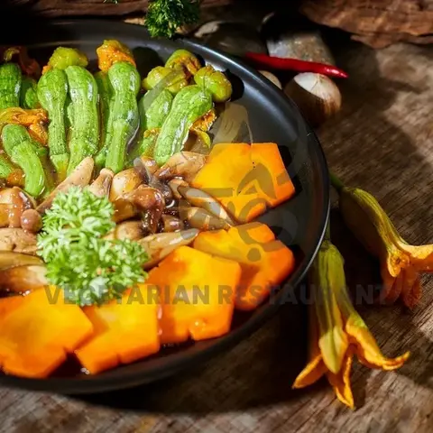 Hình ảnh Bí Nụ Xào Nấm Mối