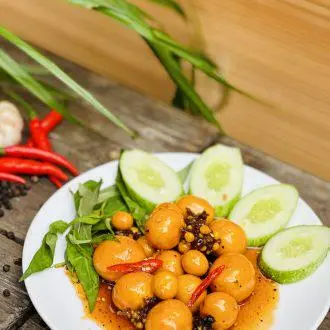 Hình ảnh Trứng gà non sốt mắm tỏi