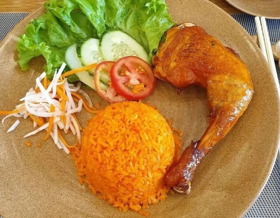 Hình ảnh Cơm gà xối mỡ