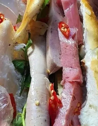 Hình ảnh Bánh mì nem chả bò