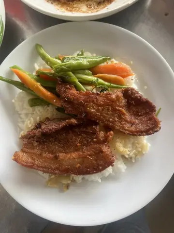 Hình ảnh Cơm ba rọi chiên