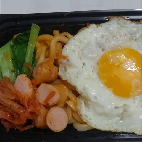 Hình ảnh Mì trộn udon trứng sốt cà ri