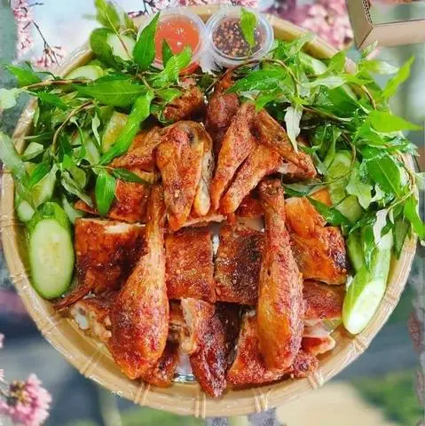 Hình ảnh Gà nướng muối ớt nửa con+bánh  bao chien 