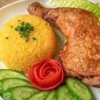 Hình ảnh Cơm gà xối mỡ