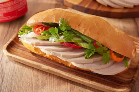 Hình ảnh Bánh mì chả lụa
