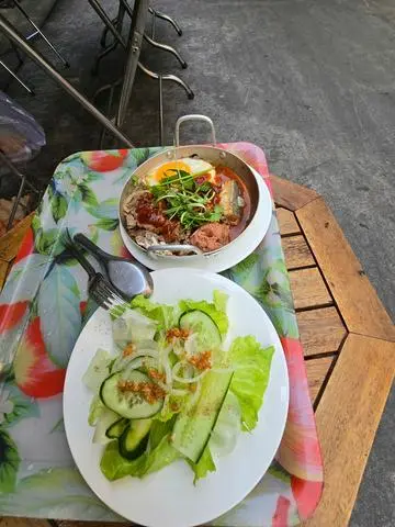 Hình ảnh Bánh mì chảo ốp la
