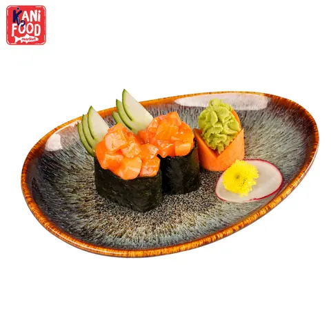 Hình ảnh Gunkan cá hồi sốt cay