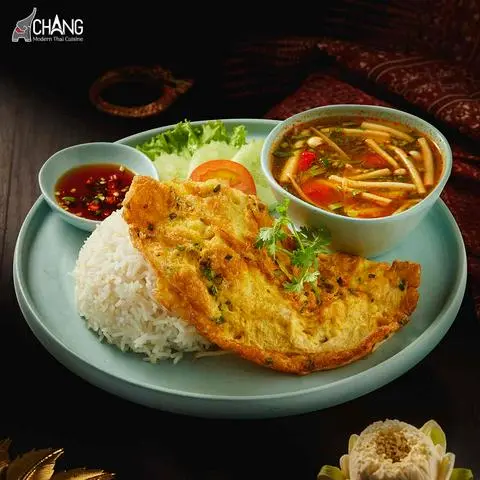 Hình ảnh Cơm chiên trứng với súp Tomyum