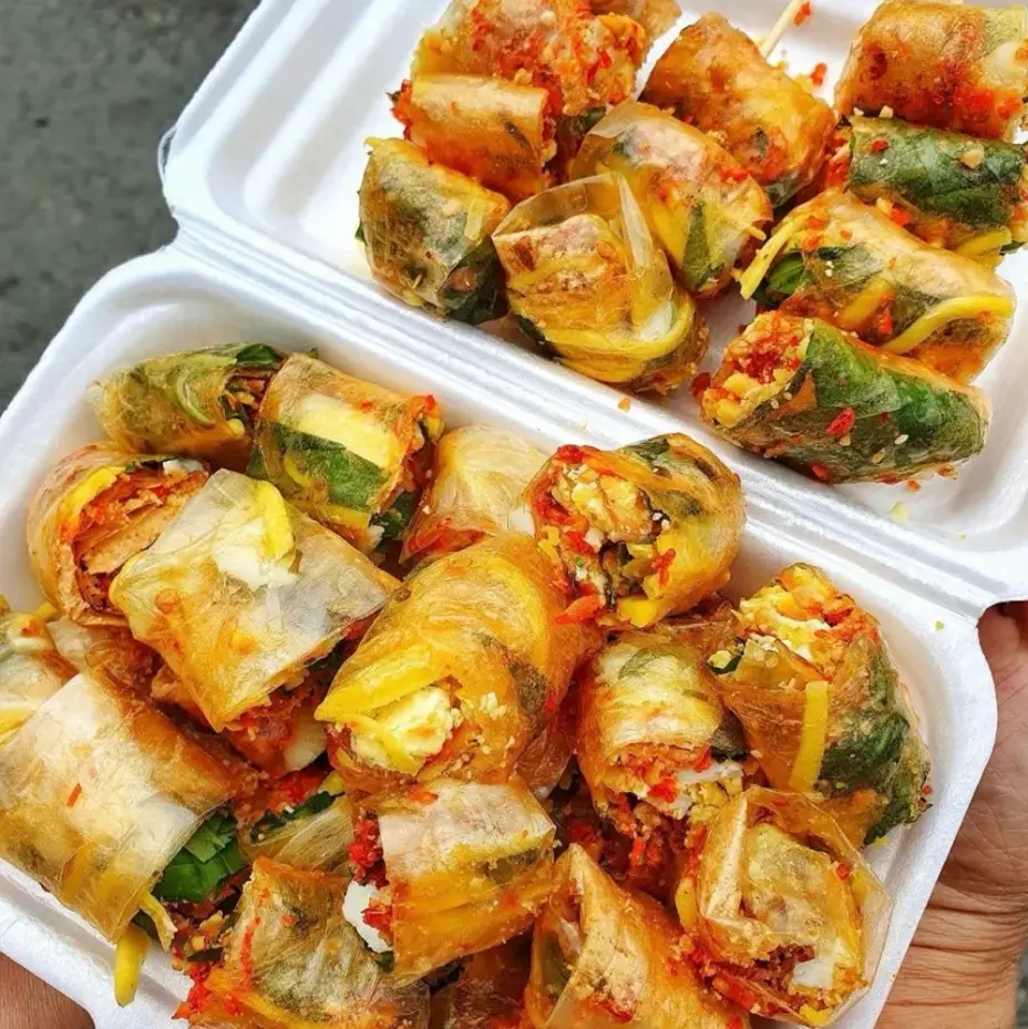 Hình ảnh Bánh tráng cuốn sốt bơ trứng cút ruốc hành - truyền thống