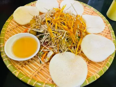 Hình ảnh Gỏi khoai môn sốt chanh dây sala