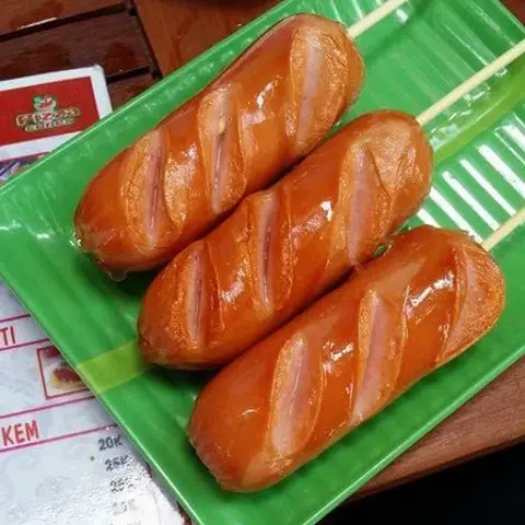 Hình ảnh Xúc xích chiên 2 cây