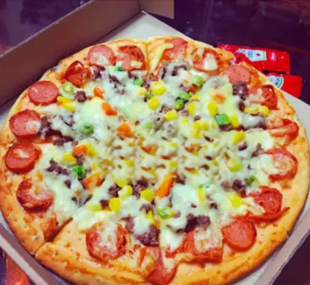 Hình ảnh Pizza xúc xích bò bằm lớn
