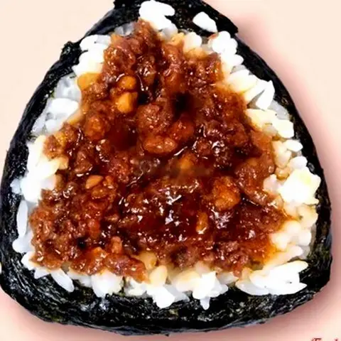 Hình ảnh Onigiri bò xào dầu hào