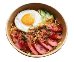 Hình ảnh Mì trộn xúc xích