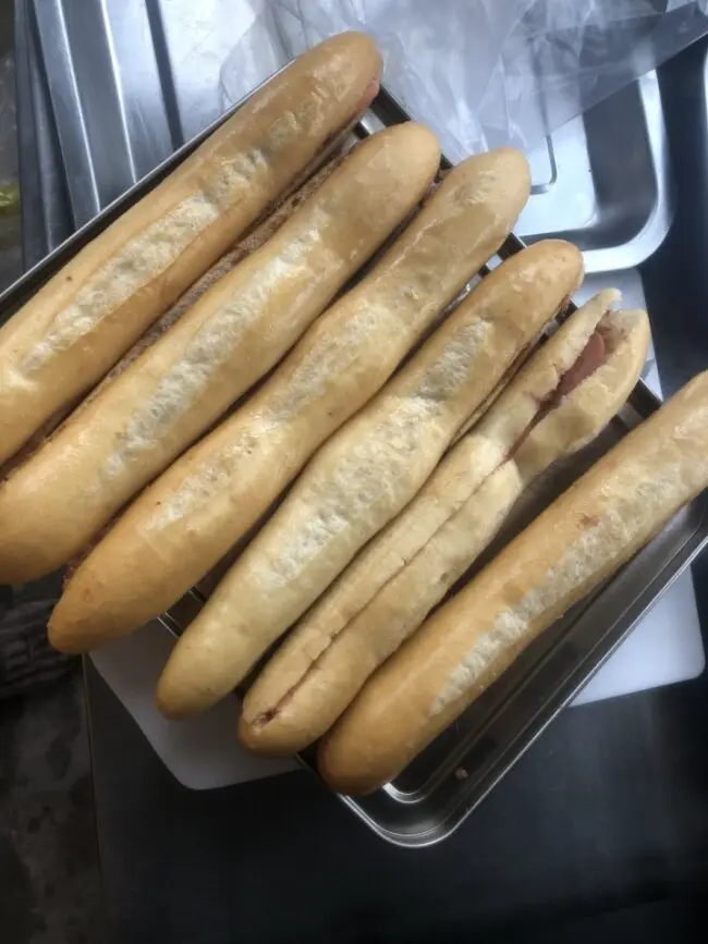 Hình ảnh Bánh mì que Truyền thống