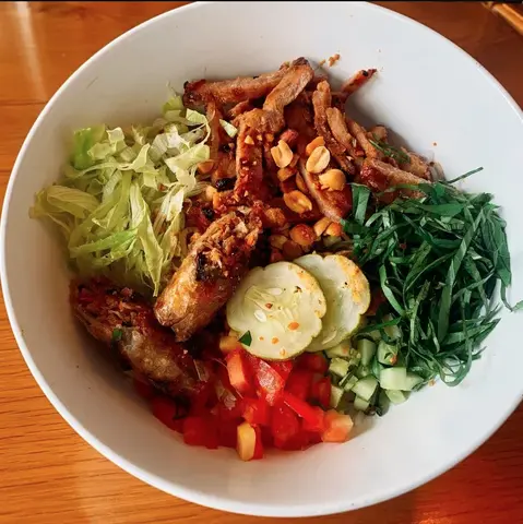Hình ảnh Lemongrass porkchop chicken bowl