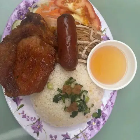 Hình ảnh Cơm sườn lạp xưởng