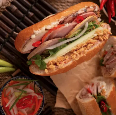 Hình ảnh Bánh mì chả lụa - nem