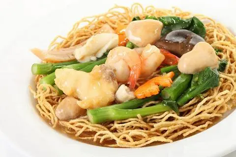 Hình ảnh Mì xào giòn hải sản
