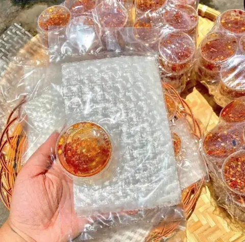 Hình ảnh Bánh tráng chấm sốt tắc