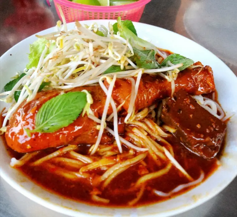 Hình ảnh Bánh Tầm Cari Đùi Gà Cay