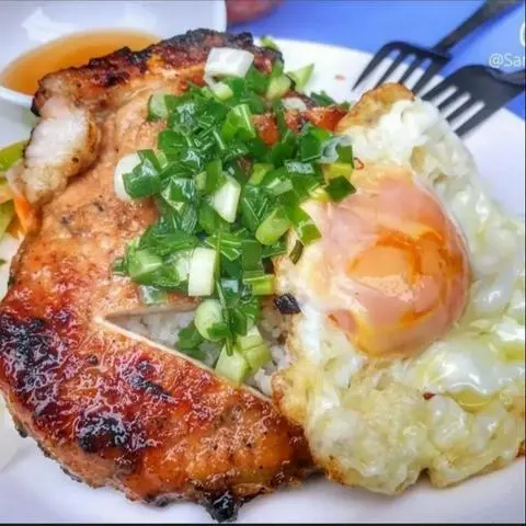 Hình ảnh Cơm tấm sườn trứng + Coca