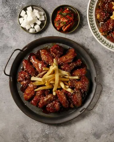 Hình ảnh Cánh gà rán xốt Hàn Quốc