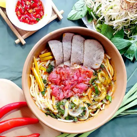 Hình ảnh Bún bò tái nạm