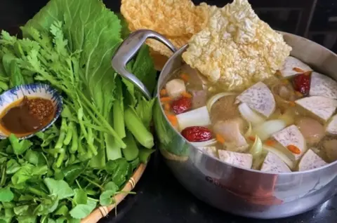 Hình ảnh Lẩu bò thập cẩm lớn