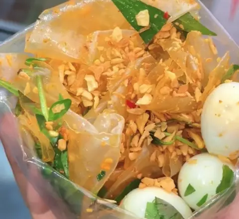 Hình ảnh Bánh Tráng Trộn Sa Tế Tỏi Giòn