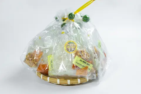 Hình ảnh Bánh tráng chấm nước chấm tắc