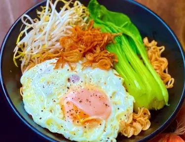 Hình ảnh Mì trộn trứng
