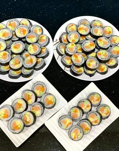 Hình ảnh Shusi - cơm cuộn sốt chấm mayonnaise